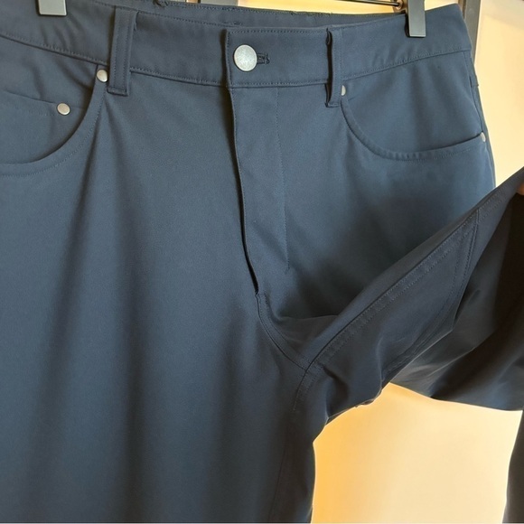 Lululemon men’s ABC pants in True Navy. Size 33 - Picture 11 of 16